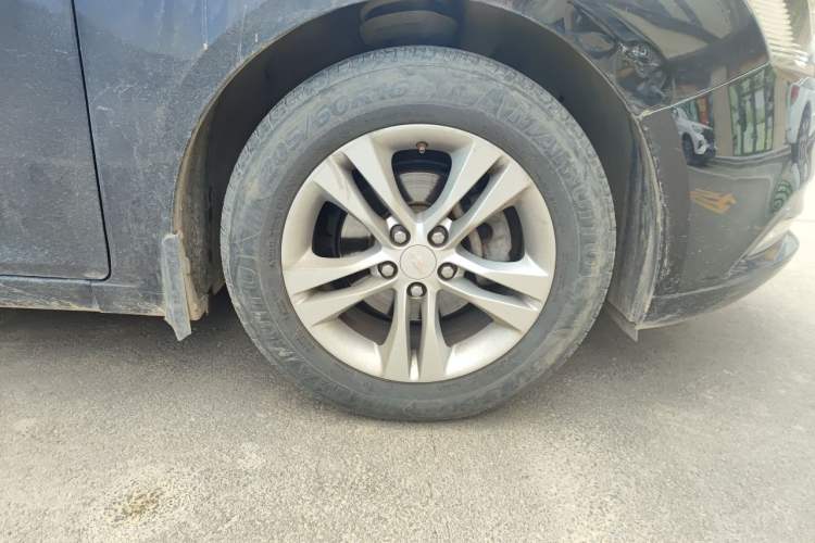 Used Chevrolet Cruze 2015 1.5L Classic SE MT Right Front Wheel Hub