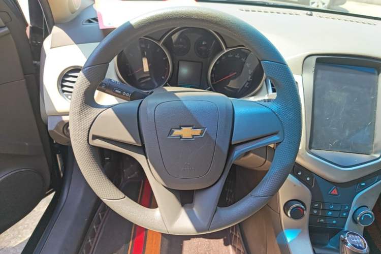 Used Chevrolet Cruze 2015 1.5L Classic SL MT Steering Wheel