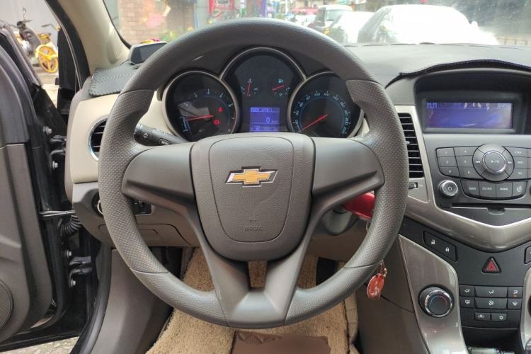 Used Chevrolet Cruze 2015 1.5L Classic SE MT Steering Wheel