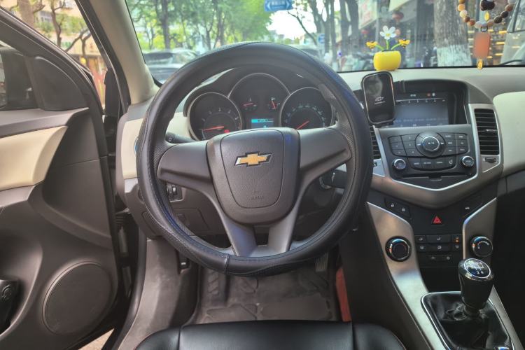 Used Chevrolet Cruze 2015 1.5L Classic SL MT Steering Wheel