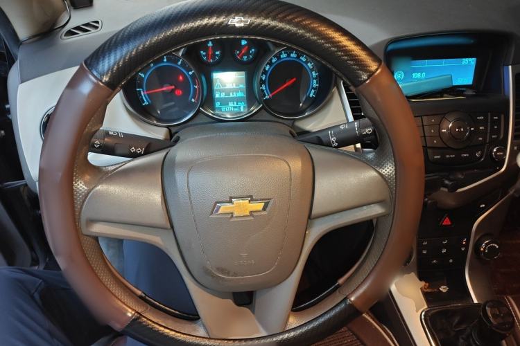 Used Chevrolet Cruze 2015 1.5L Classic SL MT Steering Wheel