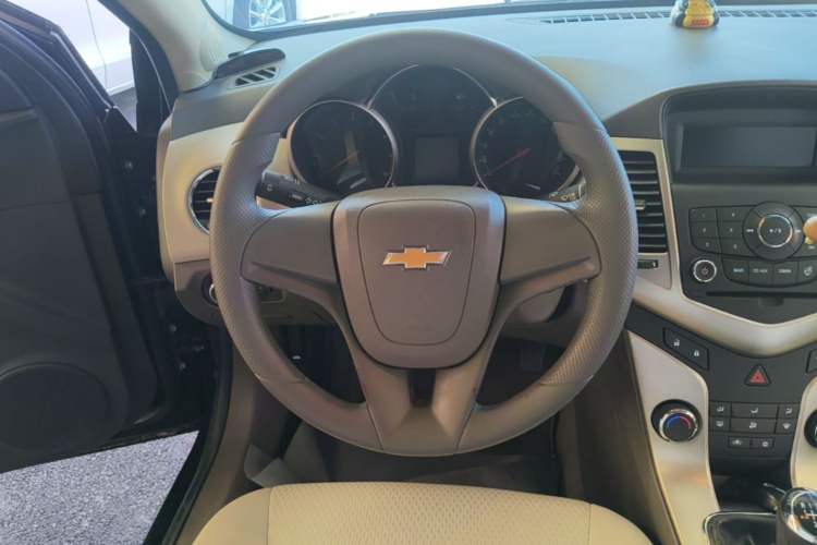 Used Chevrolet Cruze 2015 1.5L Classic SL MT Steering Wheel
