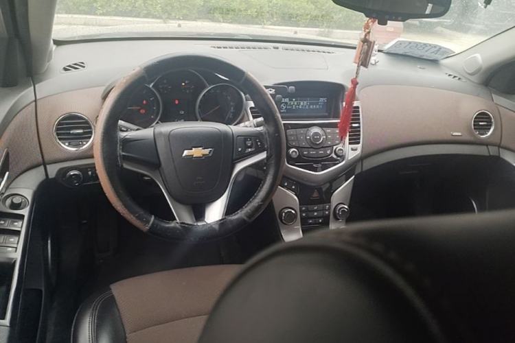 Used Chevrolet Cruze 2015 Hatchback 1.6L Manual Comfort Edition Steering Wheel