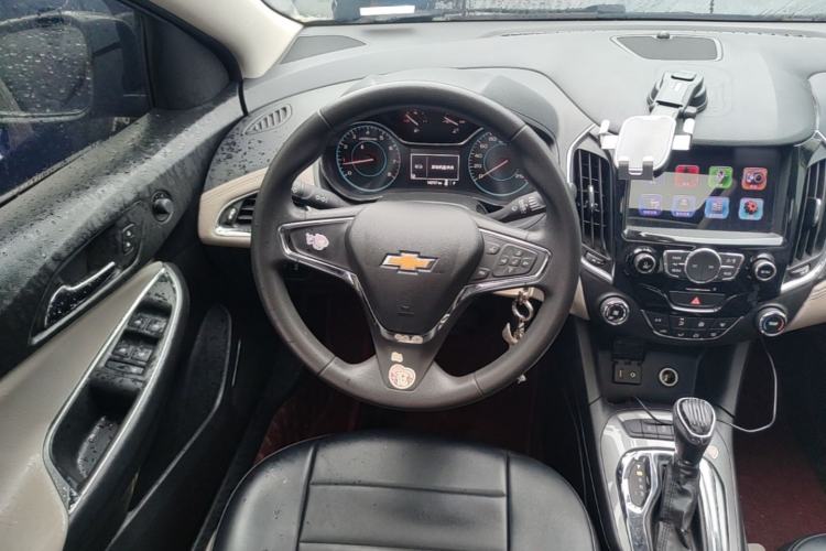 Used Chevrolet Cruze 2015 1.5L Automatic Luxury Edition Steering Wheel