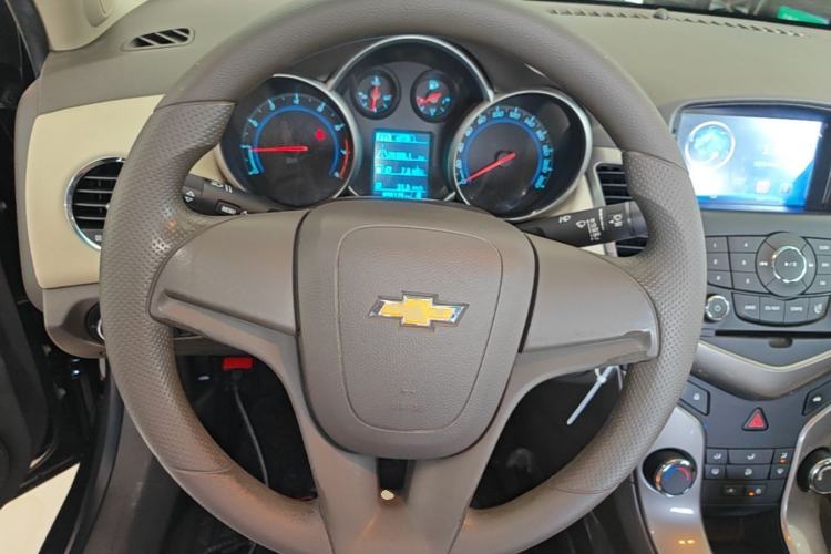 Used Chevrolet Cruze 2015 1.5L Classic SE MT Steering Wheel