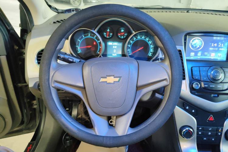 Used Chevrolet Cruze 2015 1.5L Classic SL MT Steering Wheel