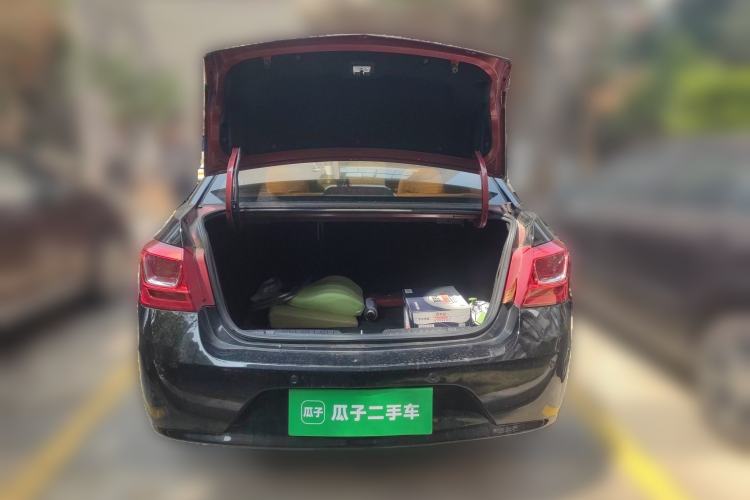 Used Chevrolet Cruze 2015 1.5L Classic SE MT Trunk