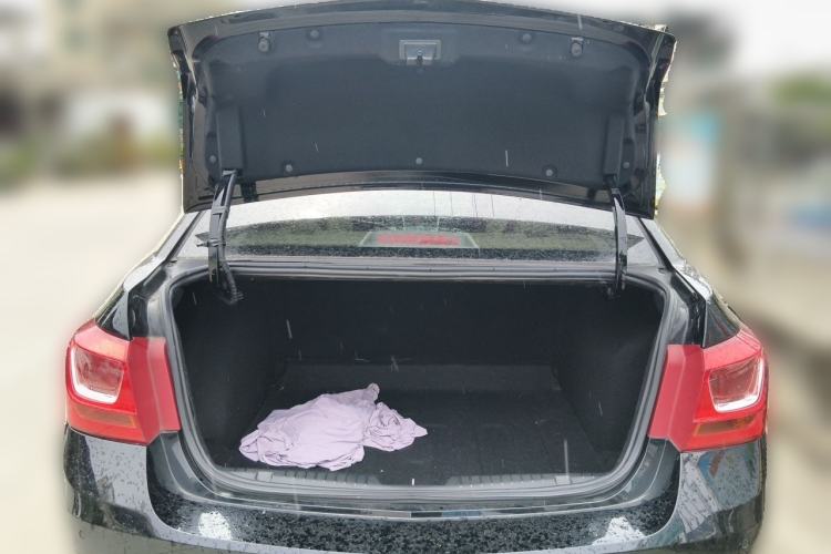 Used Chevrolet Cruze 2015 1.5L Classic SE AT Trunk