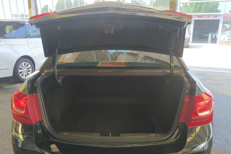 Used Chevrolet Cruze 2015 1.5L Classic SL MT Trunk