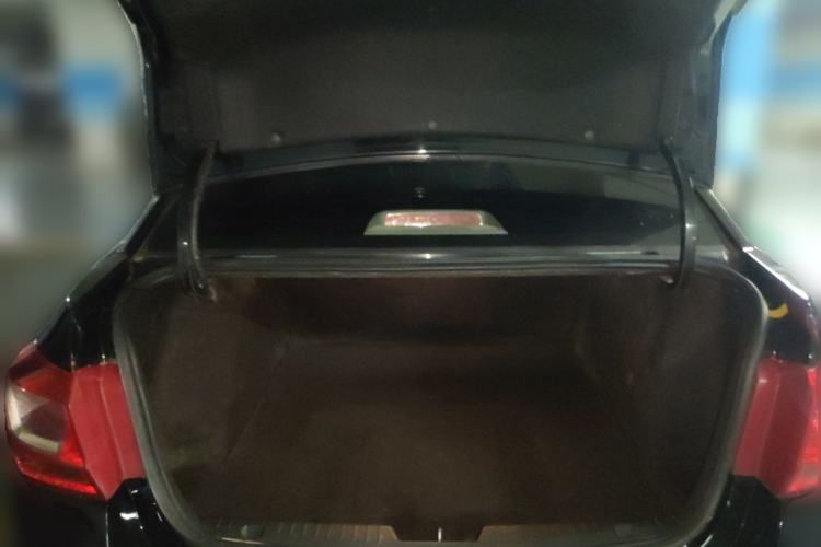 Used Chevrolet Cruze 2015 1.5L Classic SE MT Trunk