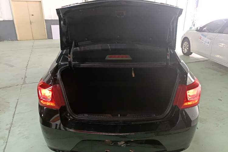 Used Chevrolet Cruze 2015 1.5L Classic SE AT Trunk