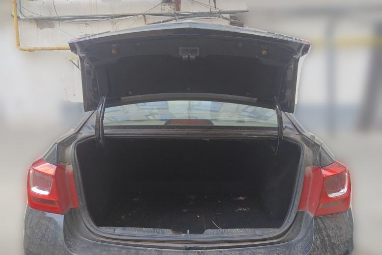 Used Chevrolet Cruze 2015 1.5L Classic SE MT Trunk