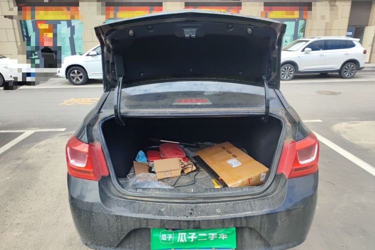 Used Chevrolet Cruze 2015 1.5L Classic SE MT Trunk