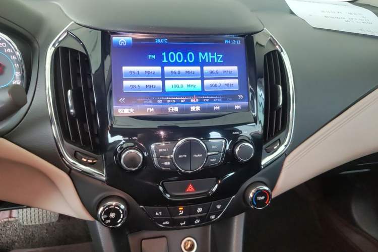 Used Chevrolet Cruze 2015 1.4T DCG Luxury Edition Audio And AC Panel