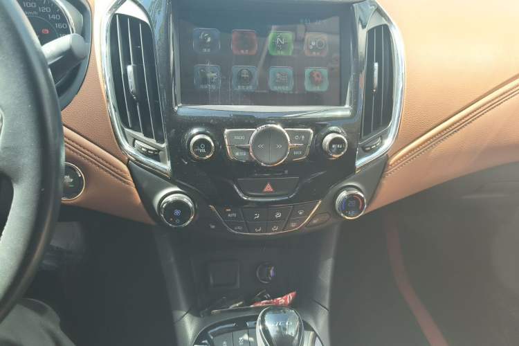 Used Chevrolet Cruze 2015 1.4T DCG Flagship Edition Audio And AC Panel