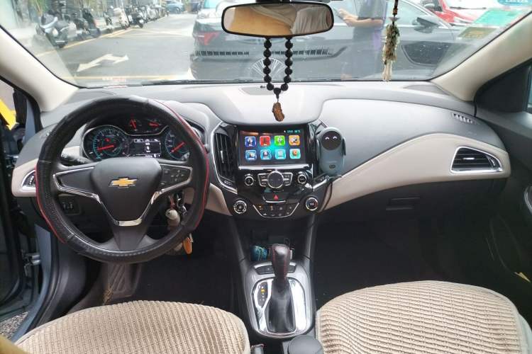 Used Chevrolet Cruze 2015 1.5L Automatic Luxury Edition Center Console
