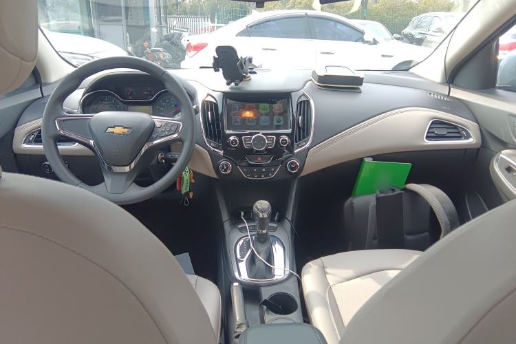 Used Chevrolet Cruze 2015 1.5L Automatic Luxury Edition Center Console