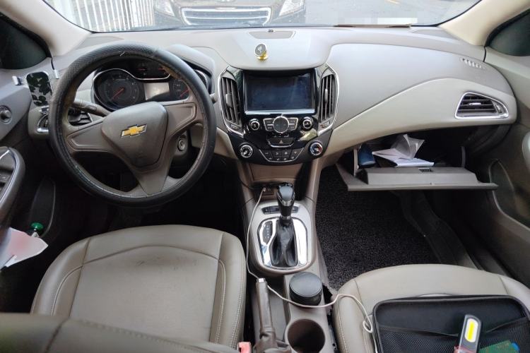 Used Chevrolet Cruze 2015 1.5L Automatic Fashion Navigation Edition Center Console