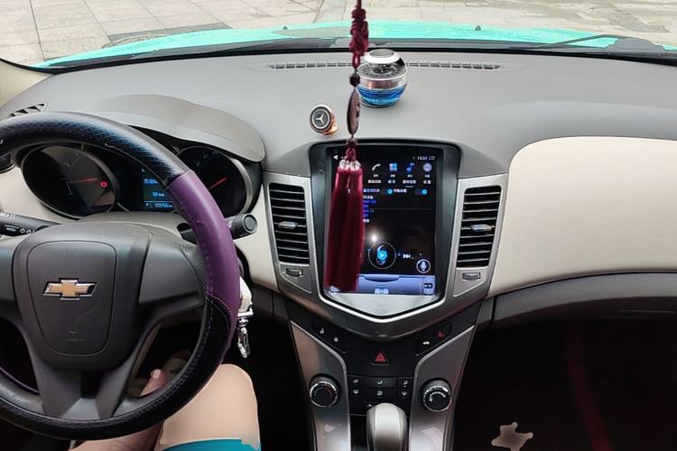 Used Chevrolet Cruze 2015 1.5L Classic SE AT Center Console