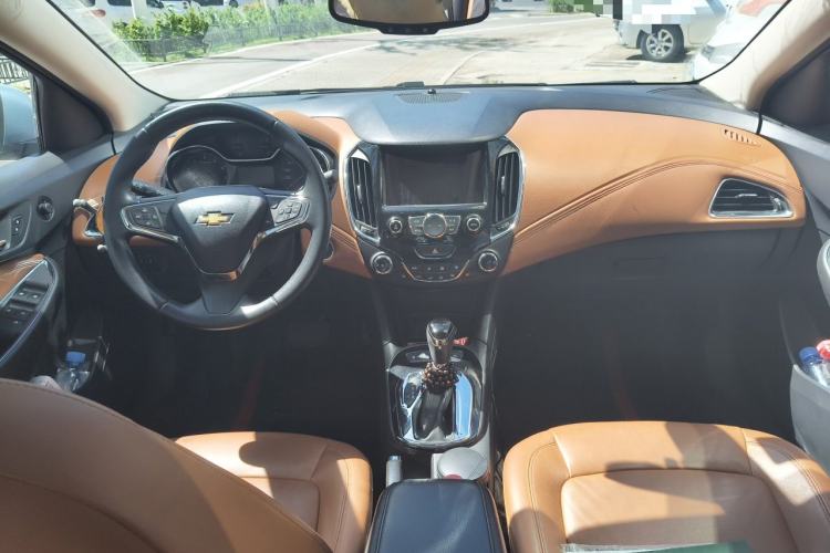 Used Chevrolet Cruze 2015 1.4T DCG Flagship Edition Center Console