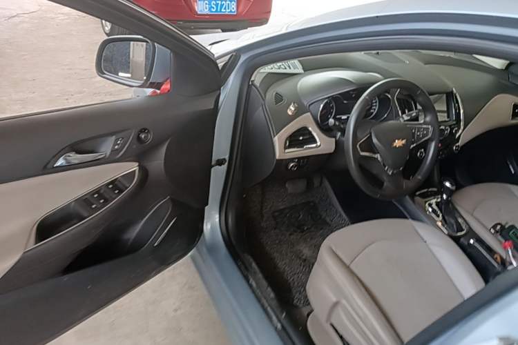 Used Chevrolet Cruze 2015 1.5L Automatic Luxury Edition Driver Seat