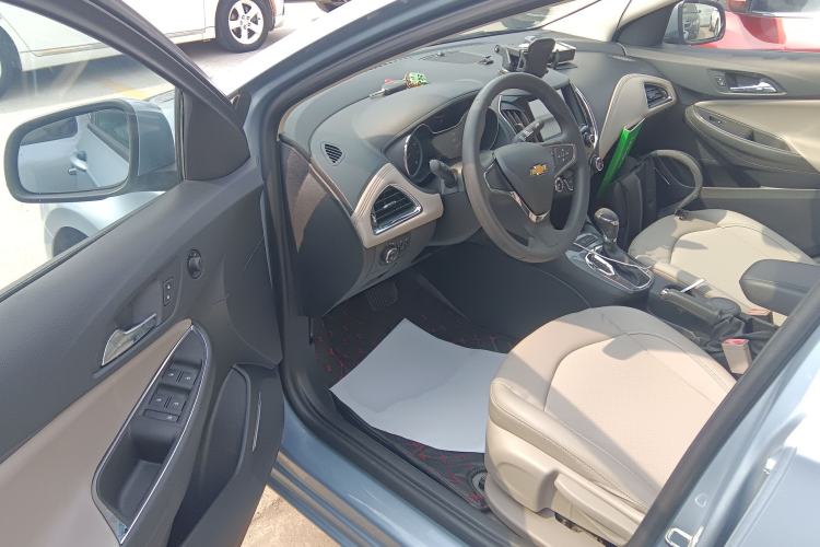 Used Chevrolet Cruze 2015 1.5L Automatic Luxury Edition Driver Seat