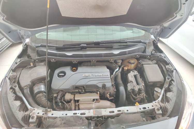 Used Chevrolet Cruze 2015 1.4T DCG Luxury Edition Engine Bay