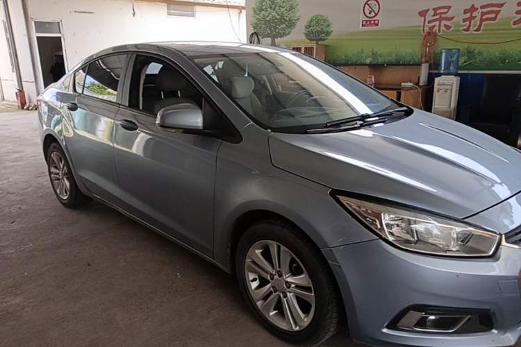 Used Chevrolet Cruze 2015 1.5L Automatic Luxury Edition Front Right 45 Deg