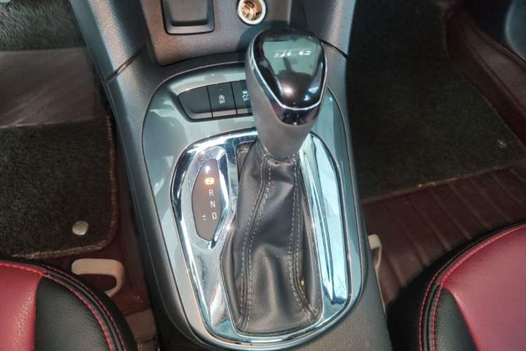 Used Chevrolet Cruze 2015 1.4T DCG Luxury Edition Gear Lever