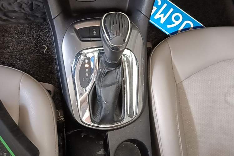 Used Chevrolet Cruze 2015 1.5L Automatic Luxury Edition Gear Lever