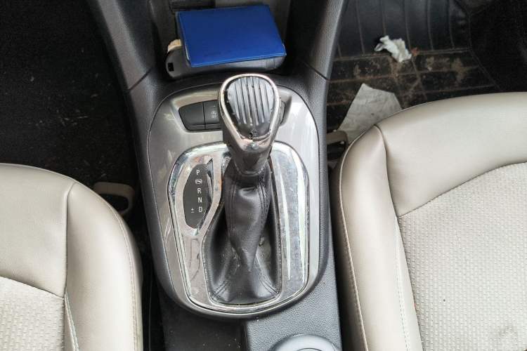 Used Chevrolet Cruze 2015 1.5L Automatic Luxury Edition Gear Lever