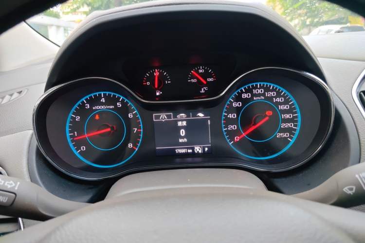 Used Chevrolet Cruze 2015 1.5L Automatic Fashion Navigation Edition Instrument Cluster