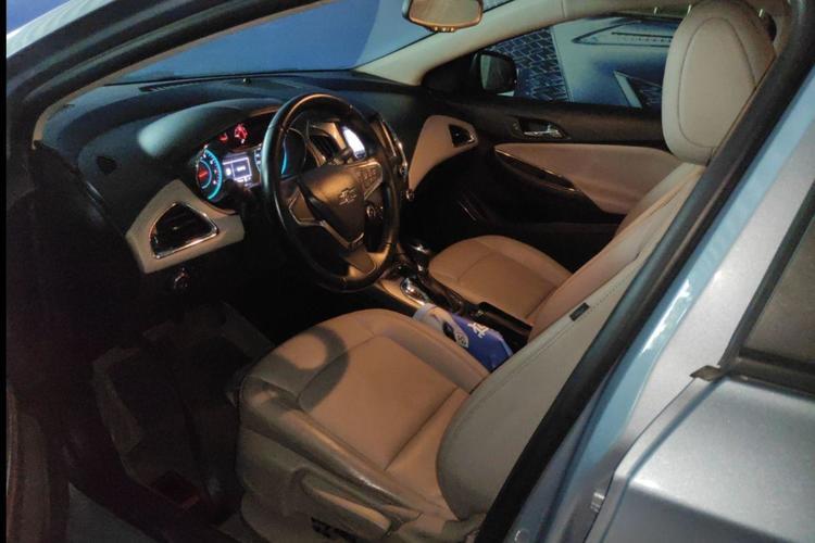 Used Chevrolet Cruze 2015 1.4T DCG Luxury Edition Interior 2
