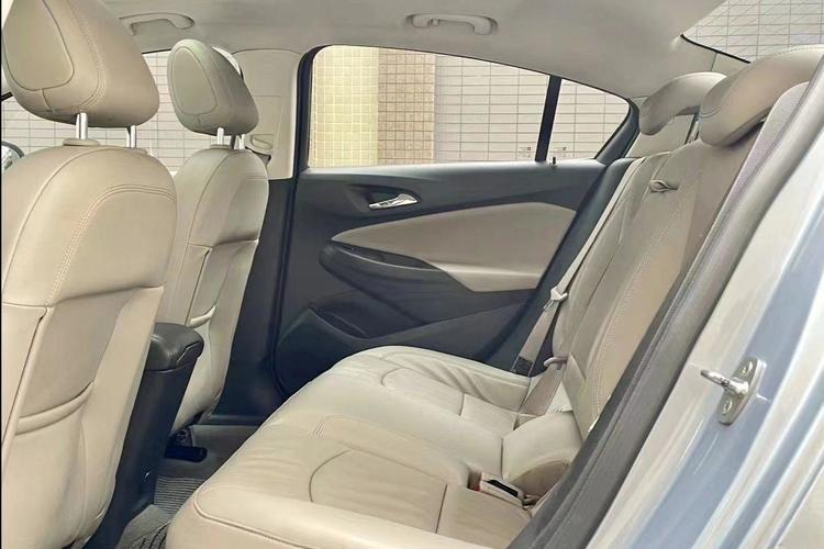 Used Chevrolet Cruze 2015 1.4T DCG Luxury Edition Interior 3