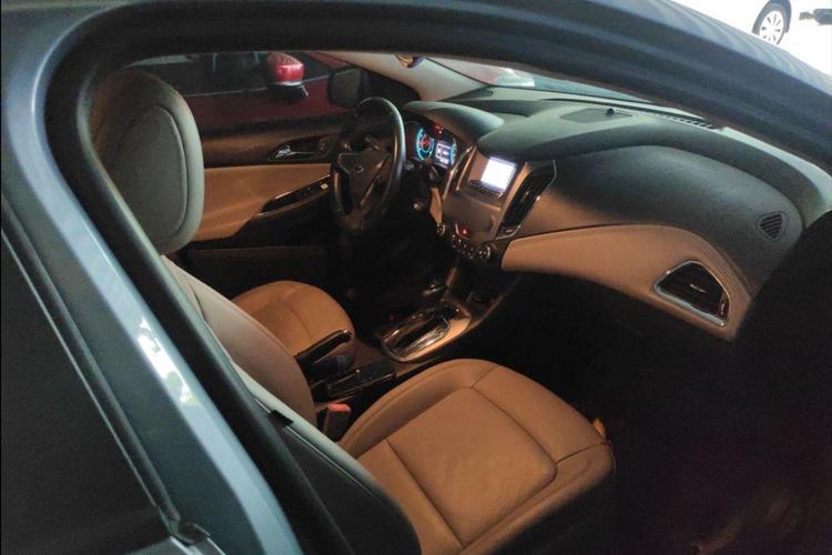Used Chevrolet Cruze 2015 1.4T DCG Luxury Edition Interior 5