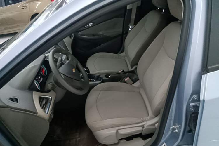 Used Chevrolet Cruze 2015 1.5L Automatic Fashion Navigation Edition Left Front Seat