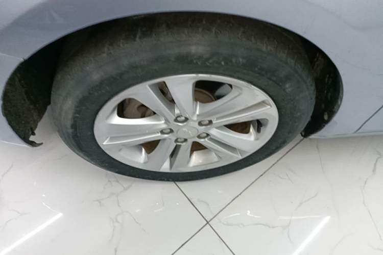 Used Chevrolet Cruze 2015 1.5L Automatic Fashion Navigation Edition Left Front Wheel Hub