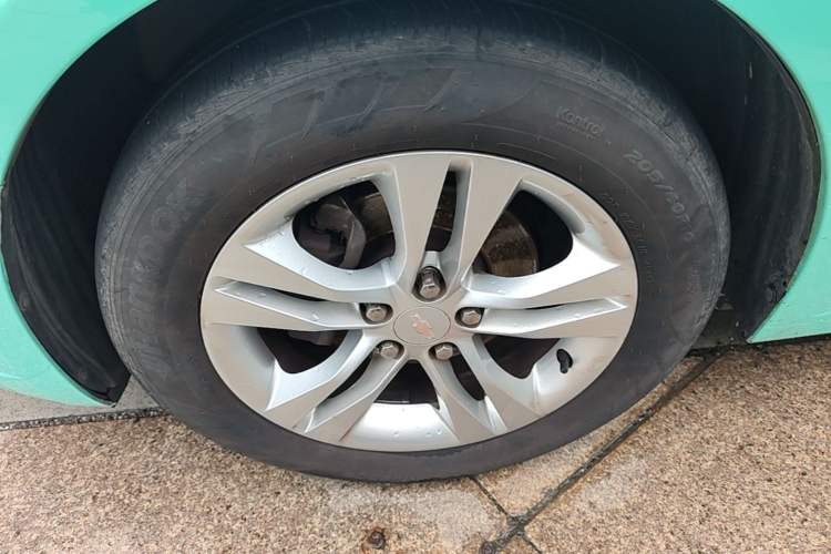 Used Chevrolet Cruze 2015 1.5L Classic SE AT Left Front Wheel Hub