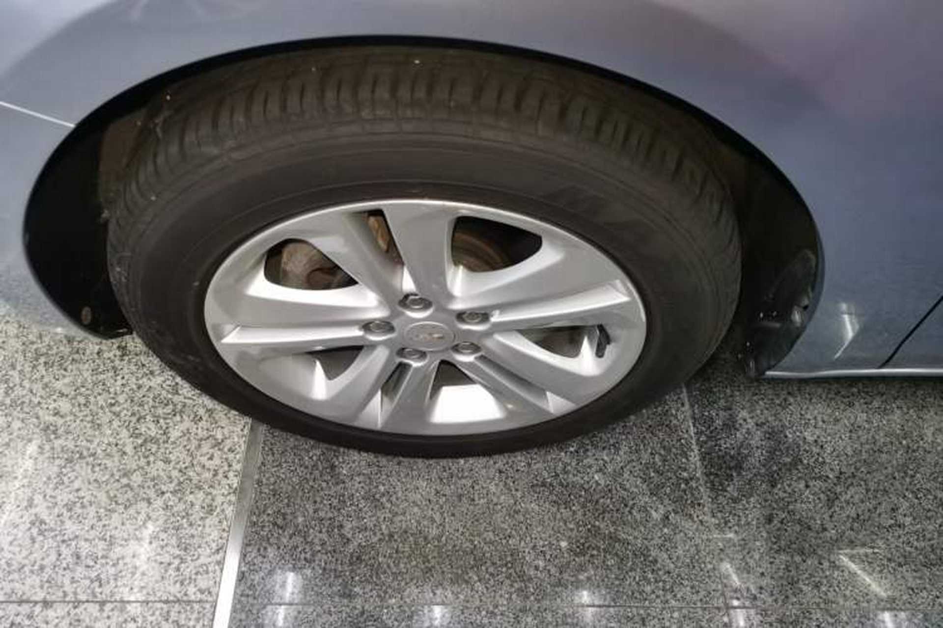 Used Chevrolet Cruze 2015 1.5L Automatic Fashion Navigation Edition Left Front Wheel Hub