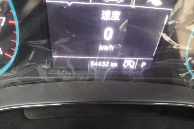Used Chevrolet Cruze 2015 1.5L Automatic Luxury Edition Odometer Close Up