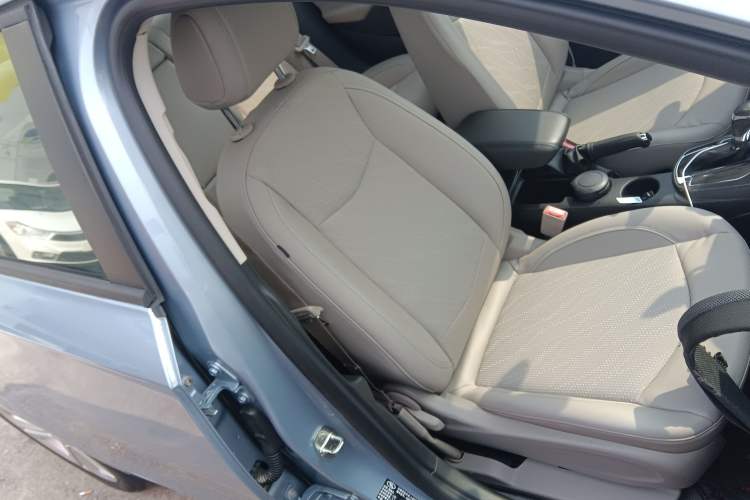 Used Chevrolet Cruze 2015 1.5L Automatic Luxury Edition Right Front Seat