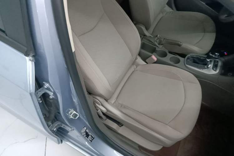 Used Chevrolet Cruze 2015 1.5L Automatic Fashion Navigation Edition Right Front Seat