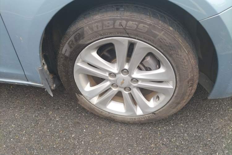 Used Chevrolet Cruze 2015 1.5L Automatic Luxury Edition Right Front Wheel Hub