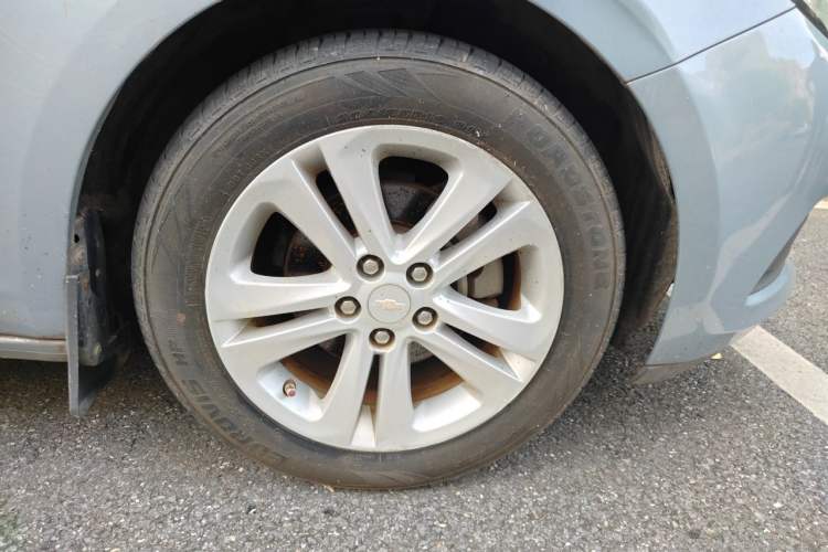 Used Chevrolet Cruze 2015 1.5L Automatic Fashion Navigation Edition Right Front Wheel Hub