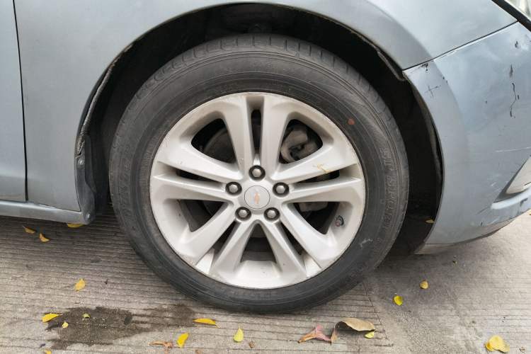 Used Chevrolet Cruze 2015 1.5L Automatic Luxury Edition Right Front Wheel Hub