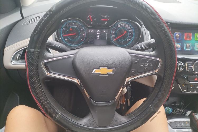 Used Chevrolet Cruze 2015 1.5L Automatic Luxury Edition Steering Wheel