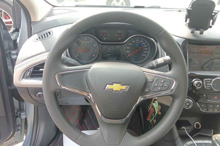 Used Chevrolet Cruze 2015 1.5L Automatic Luxury Edition Steering Wheel