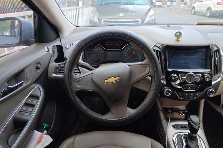 Used Chevrolet Cruze 2015 1.5L Automatic Fashion Navigation Edition Steering Wheel