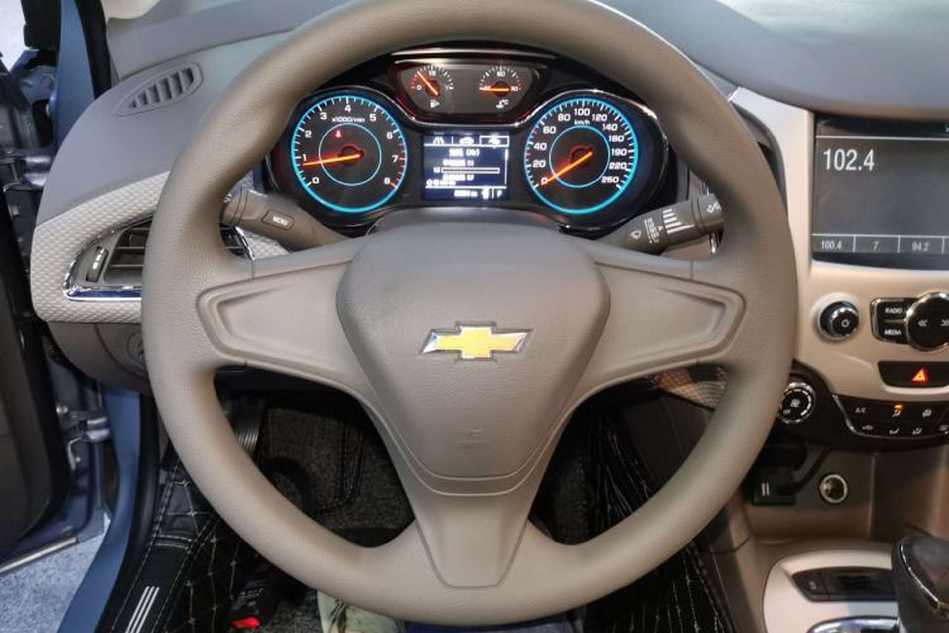 Used Chevrolet Cruze 2015 1.5L Automatic Fashion Navigation Edition Steering Wheel