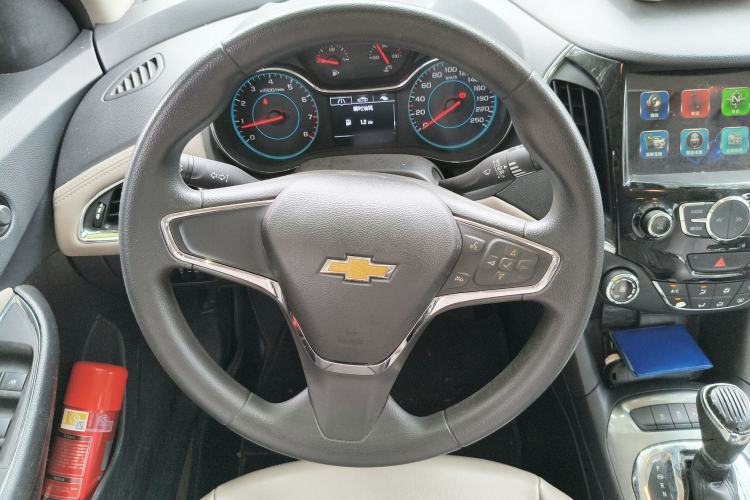 Used Chevrolet Cruze 2015 1.5L Automatic Luxury Edition Steering Wheel